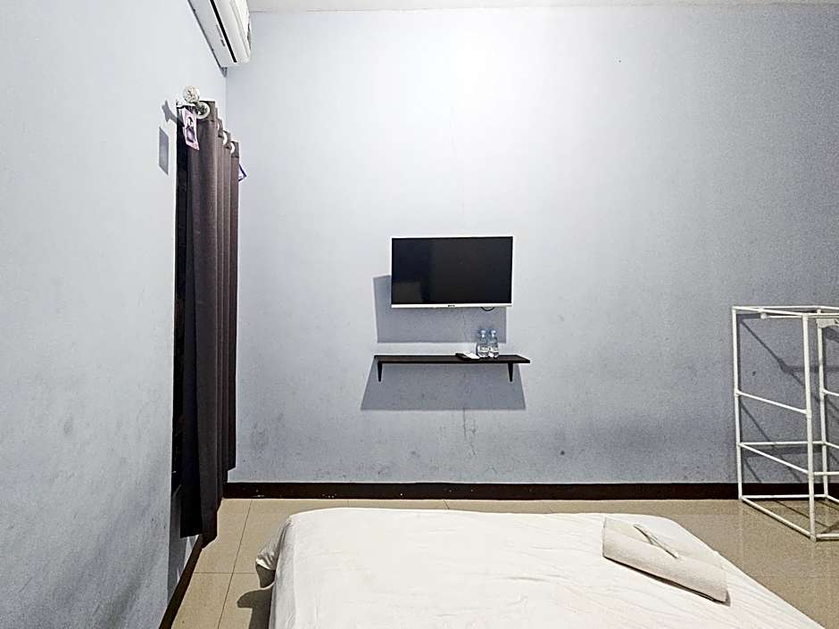 Homestay Sido Joyo near Sunrise Mall Mitra RedDoorz