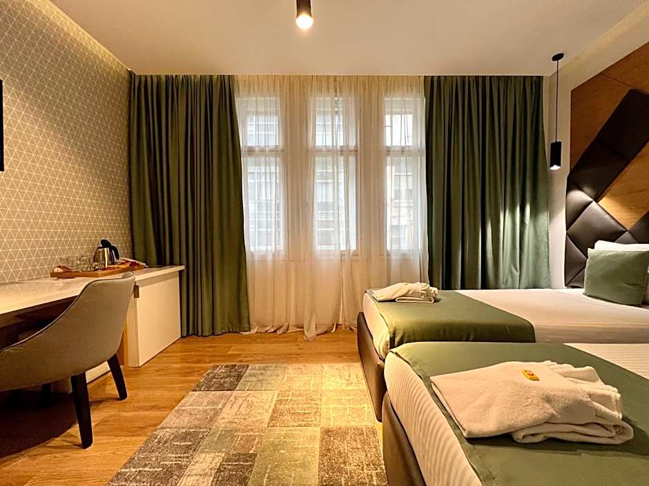 Capital Hotel Garni