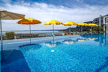 Sky Pool Hotel Sole Garda