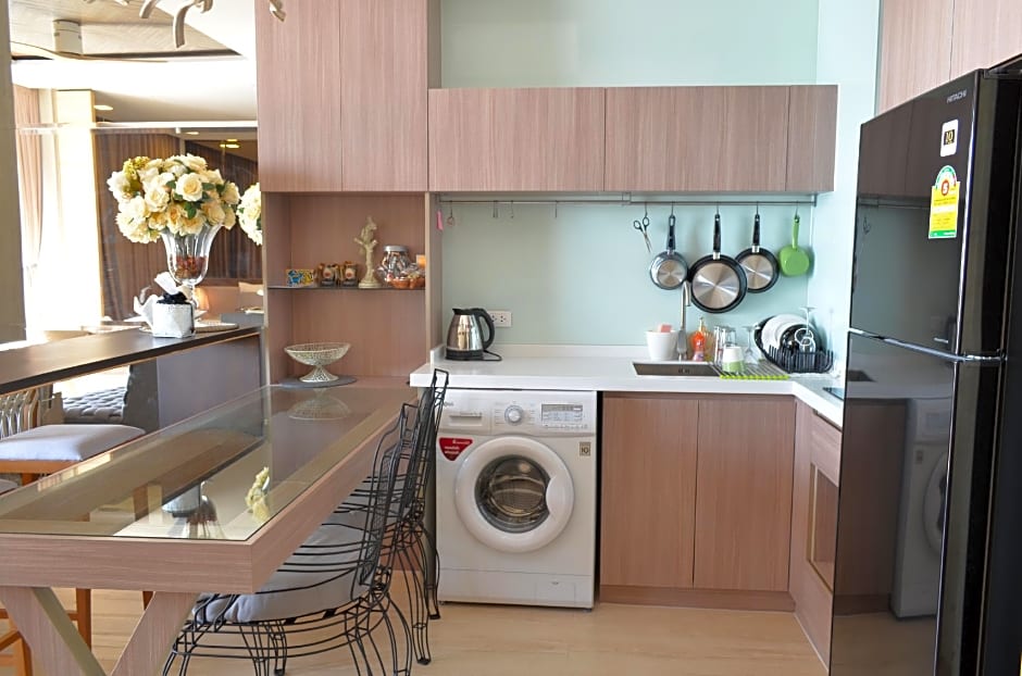 EveRyDaY BEACHFRONT STYLISH  LUXURY* JOMTIEN