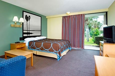 Deluxe King Room - Non-Smoking