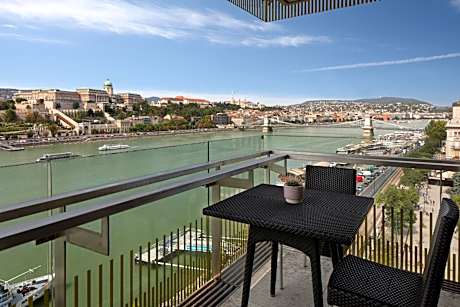 Executive Suite with M Club Lounge Access