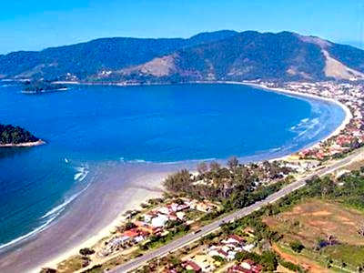 Casas em Condomínio próximo da praia com 2 dormitórios, churrasqueira e 3 vagas de garagem