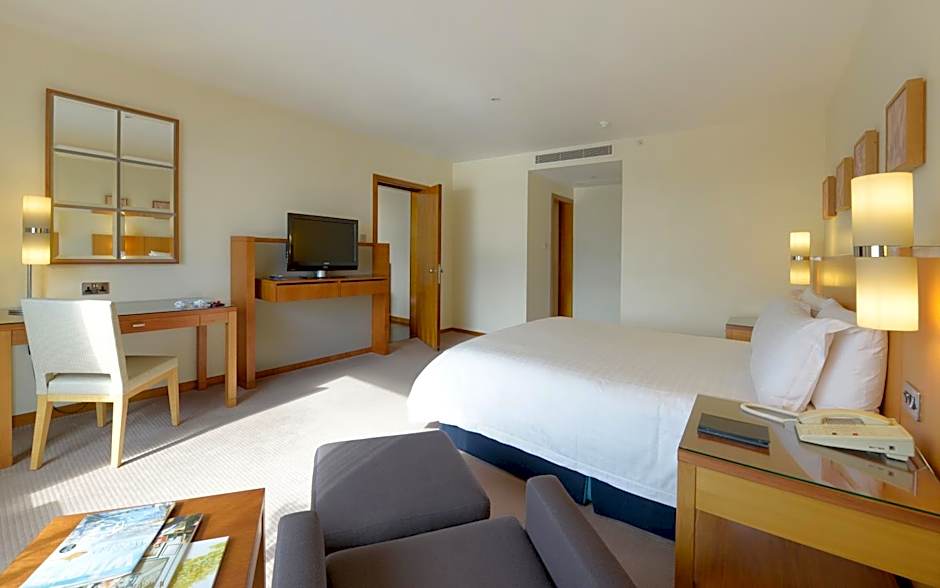 Canary Riverside Plaza Hotel