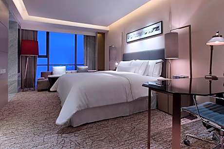 Westin, Club Room, 1 King Bed, Smoking, City View
