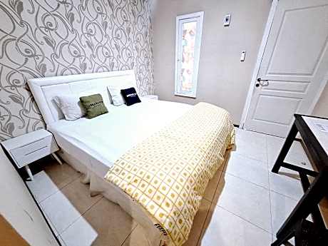 Urbanview Roemah Tanjung Blitar