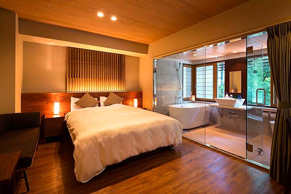 Photo 1 of 4 of 1 Queen Bed, Mountain View