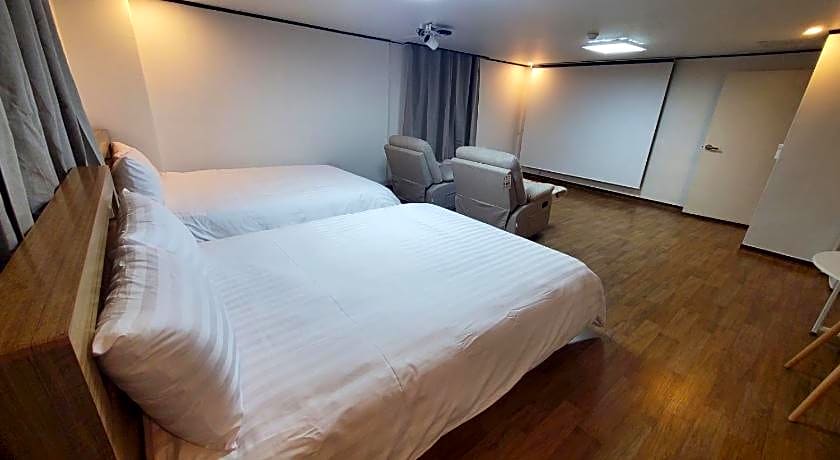The Oakra Hotel