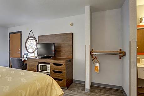 King Room - Non-Smoking