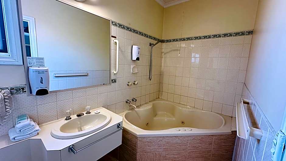 Early Australian Motor Inn