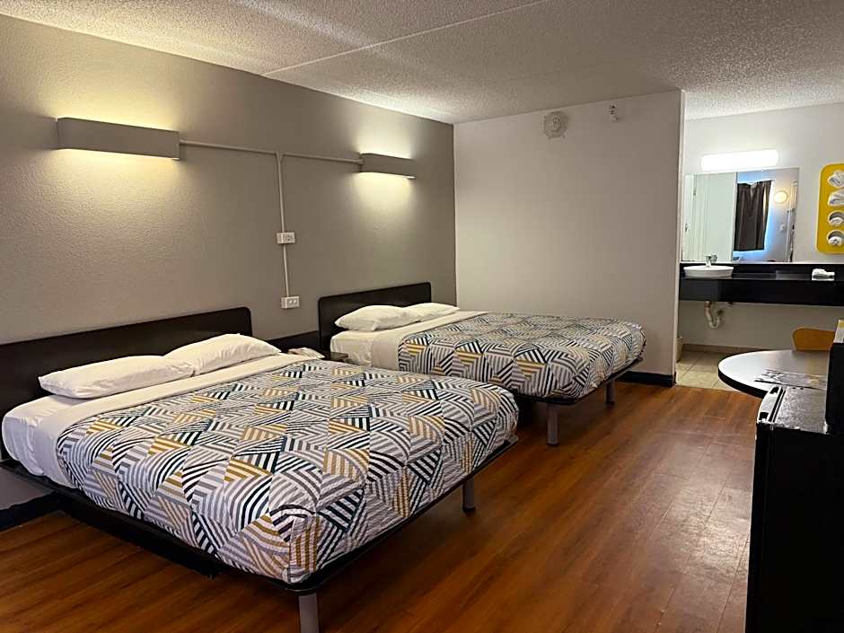 Motel 6 Joliet, IL - I-80