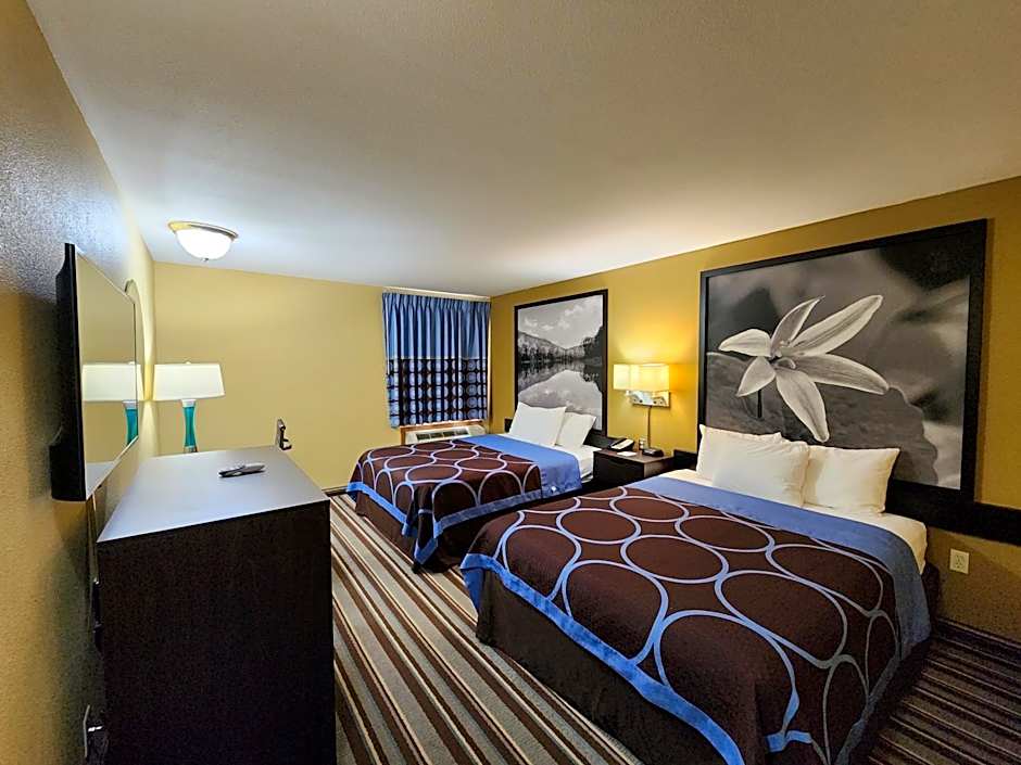 Photo 1 of 7 of 2 Queen Beds, Nonsmoking