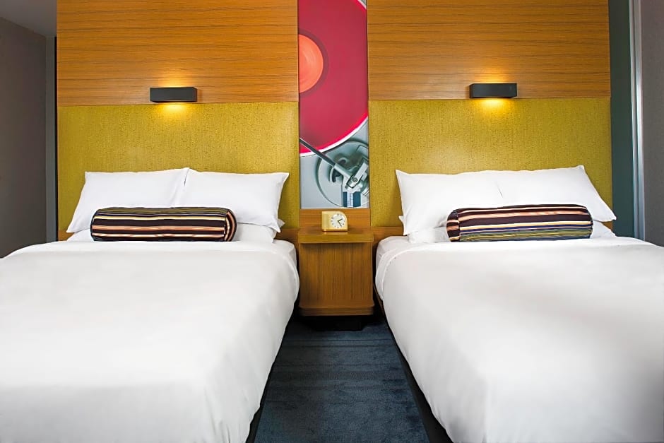 aloft Green Bay