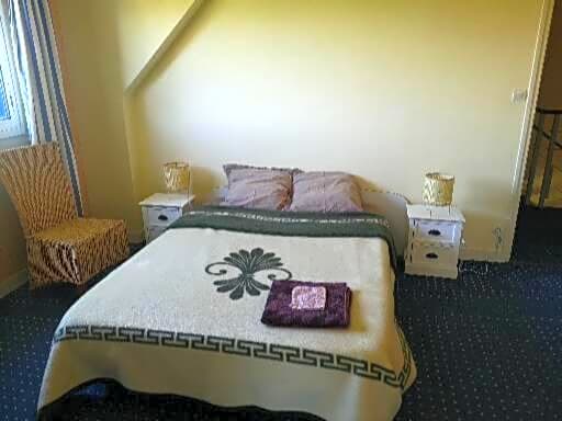 Chambre dans Maison fleurie et calme