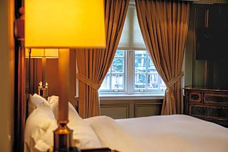 Corner One-Bedroom Suite