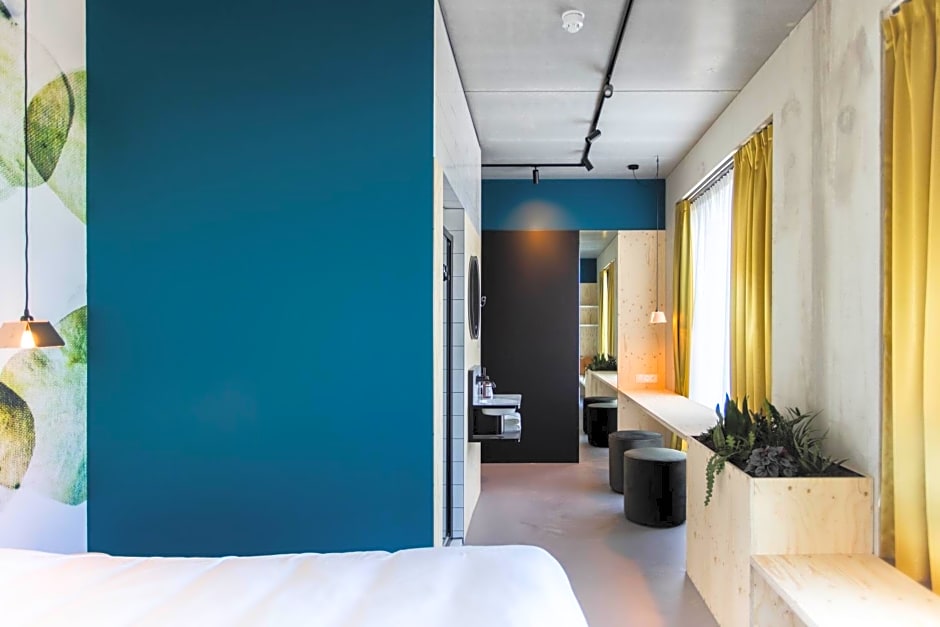 hotel Moloko -just a room- sleep&shower-digital key by SMS