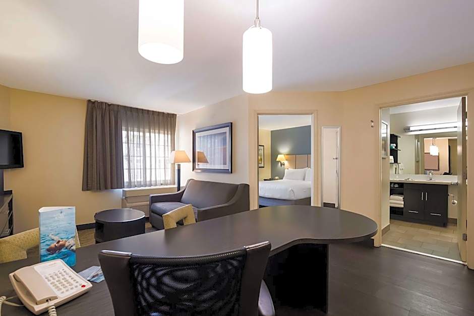 Sonesta Simply Suites St Louis Earth City
