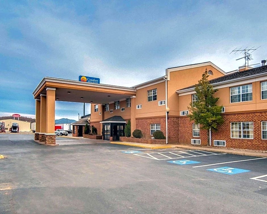 Comfort Inn & Suites Raphine - Lexington near I-81 and I-64