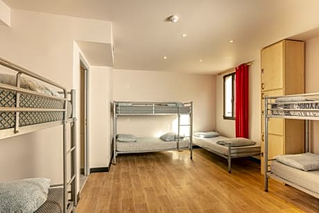 Single bed in a 7 Bed Mixed Dormitory Room