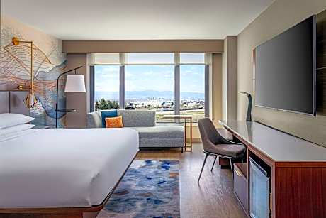 Luxury King Suite, 1 Bedroom 2 room Suite, 1 King