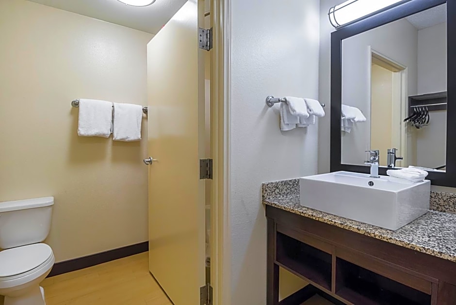 Red Roof Inn PLUS + Phoenix West