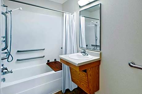 Double Room with Accessible Tub - Disability Access/Non-Smoking