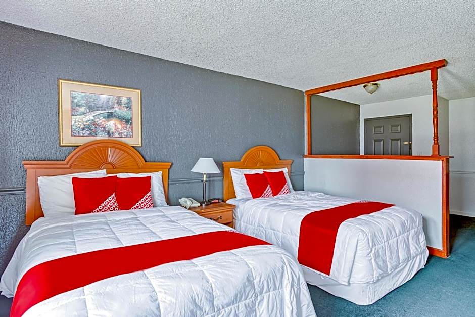 OYO Townhouse Tulsa Woodland Hills