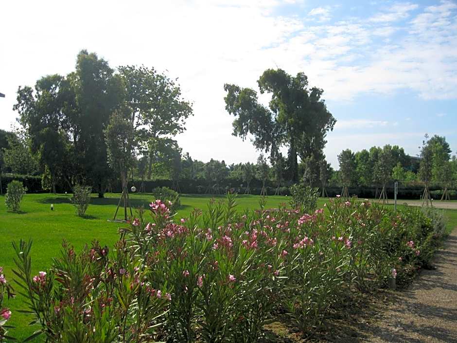 Eliopoli Beach Hostel & Restaurant