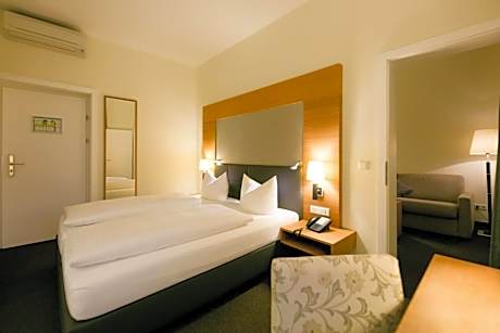 Junior Suite (Glass Bathroom)