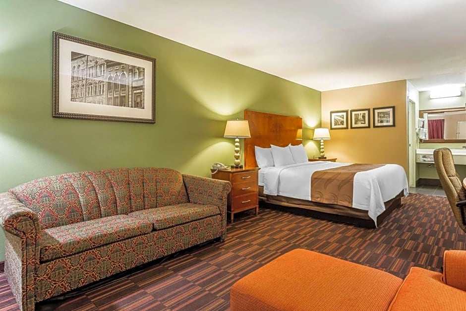 Quality Inn & Suites near Robins Air Force Base