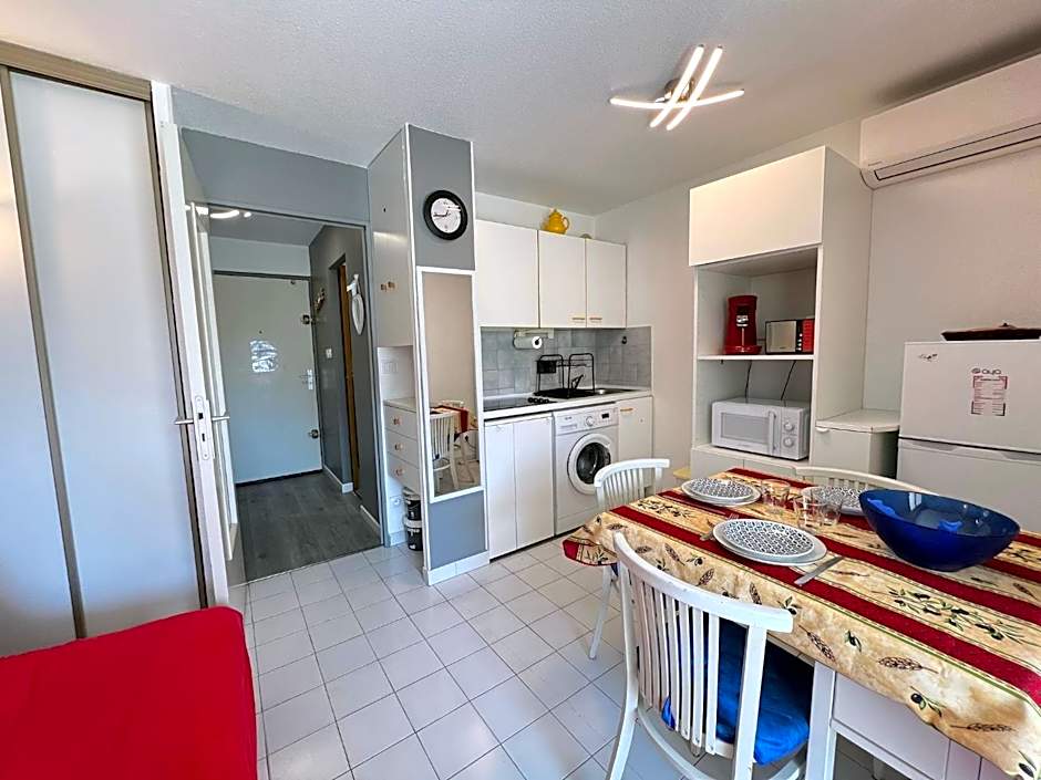 Sol-y-Days Sables Or, vue sur piscine