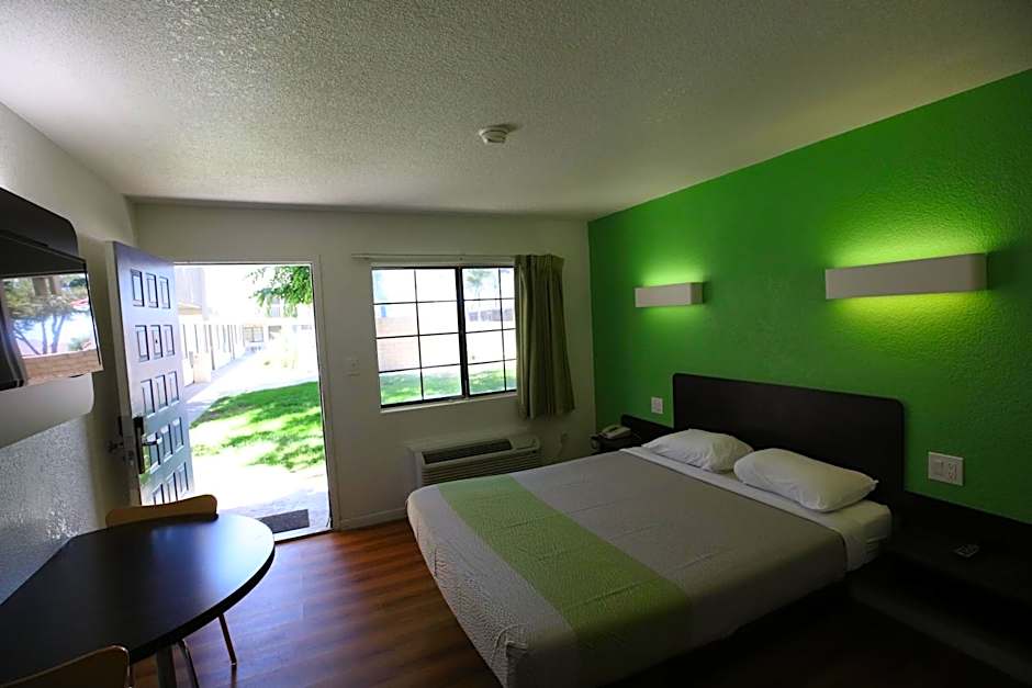 Motel 6-Barstow, CA