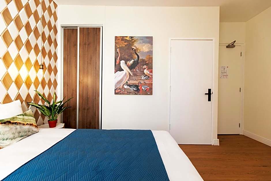 Quentin Golden Bear Hotel