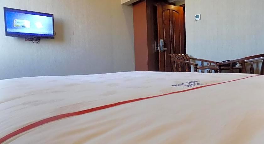 Freedom City Hotel