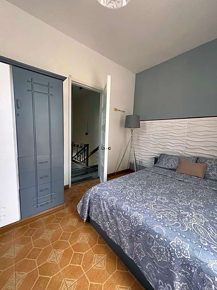 Cosy Home Mt Choisy 5 mins walk to the beach!