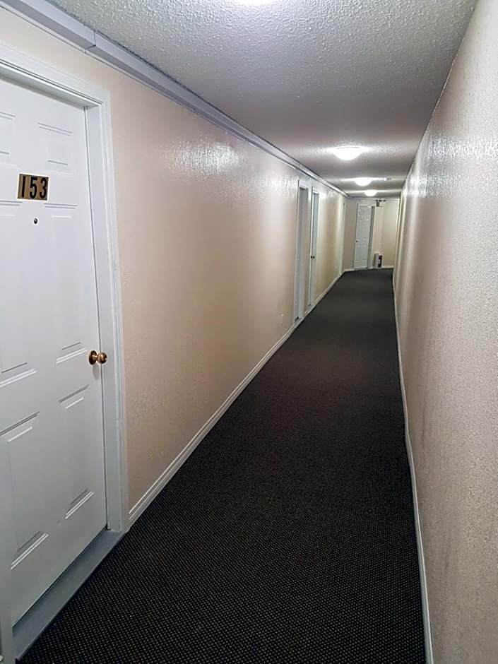 Parkway Motel & European Lodges