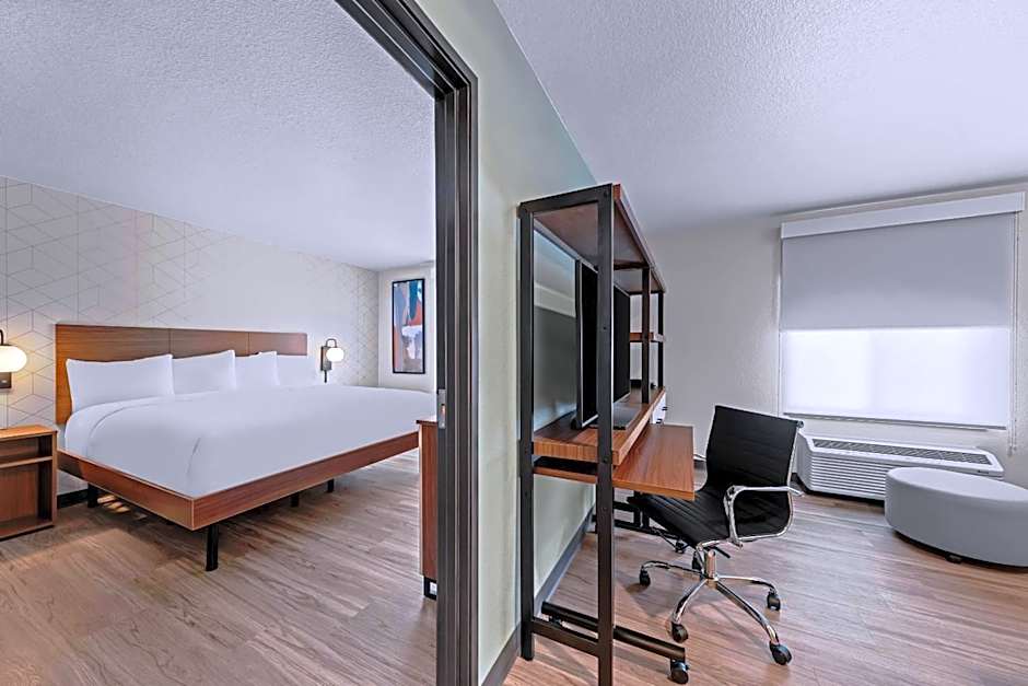 Photo 1 of 9 of 1 King Bed, Accessible