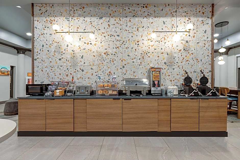 La Quinta Inn & Suites by Wyndham Sherman