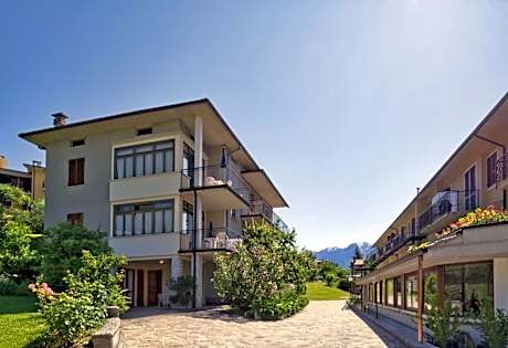 Two-Bedroom Apartment (2-4 Adults)