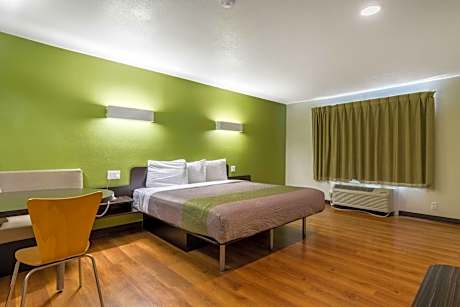 Queen Room - Non-Smoking