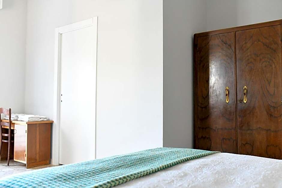 B&B Porta Romana-Language And Art