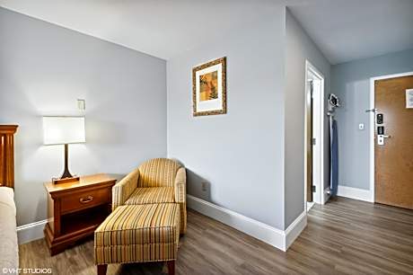 King Room with Spa Bath