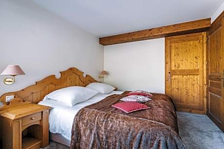 Family Lake Room