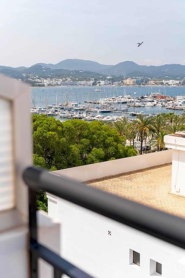 The Red Hotel - Adults Only