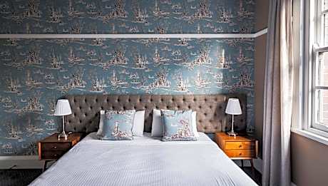 King Room with Shared Bathroom