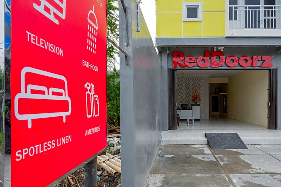 RedDoorz near Graha Saba Buana Solo