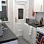Salisbury - New 3br home, wifi, parking, sleeps 6, near Liverpool city centre
