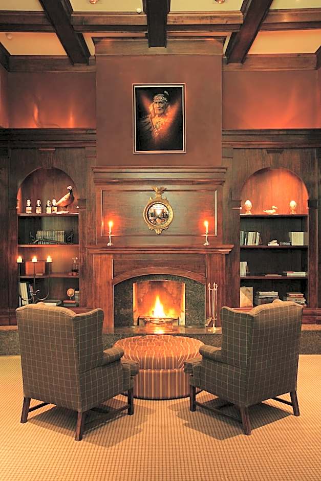 Treetops Lodge & Estate