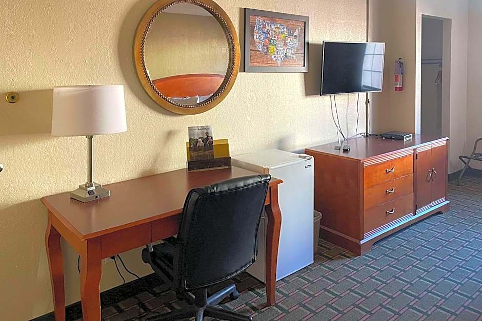 Econo Lodge Kalamazoo near Wings Stadium