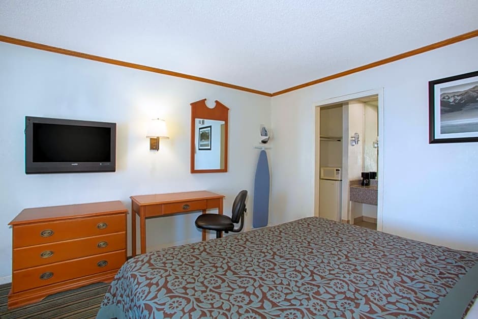 Days Inn by Wyndham Wichita West Near Airport